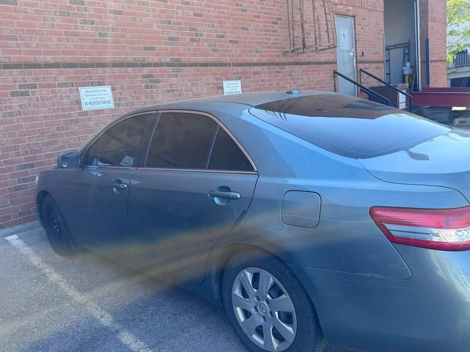 2010 Toyota Camry - photo 4