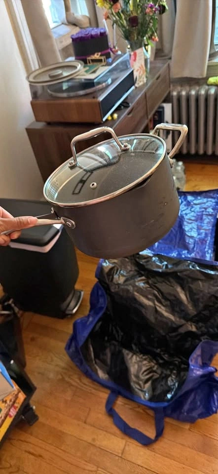 Free Pan with Lid! Pickup today in Prospect Park South!