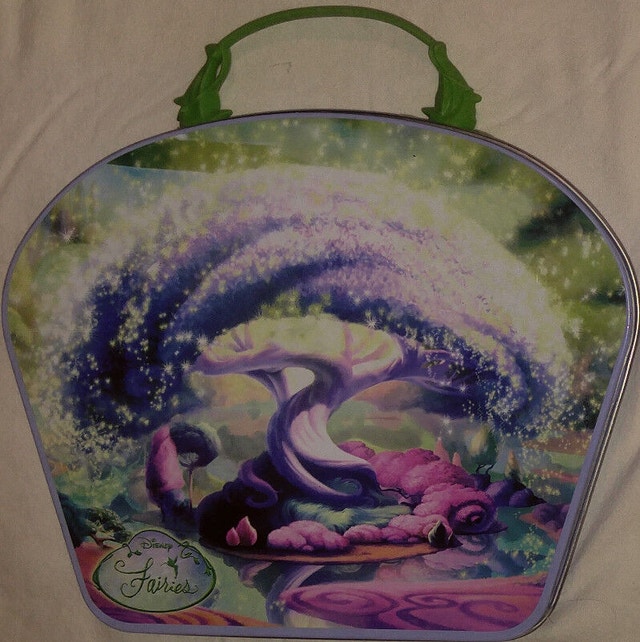 Disney Fairies Tin Scenery Case with many Magnets