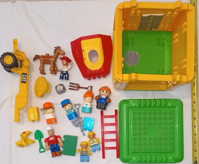 Misc Lot of Mega Blocks, People, Vehicles in Folding Box