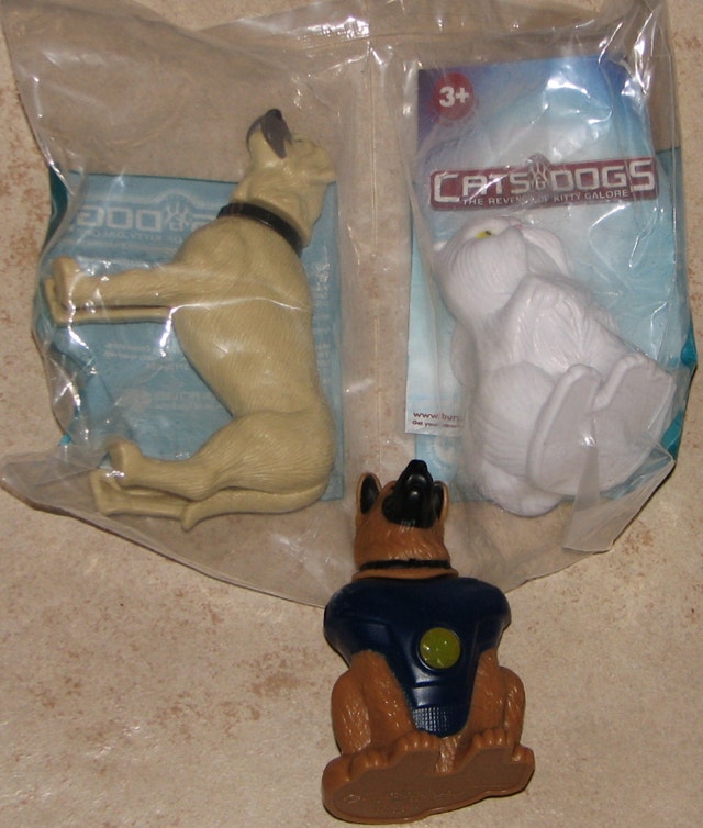 Cats & Dogs Junior Novel Chapter Book Plus 3 Toys - photo 3