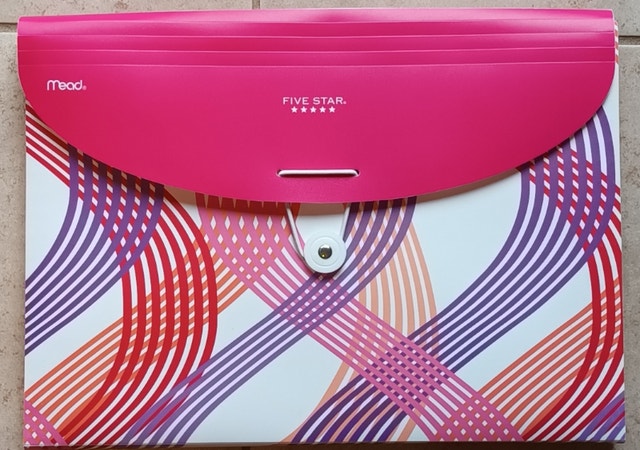 NEW Five Star Expanding File, 6-Pocket Plastic Expandable Folder