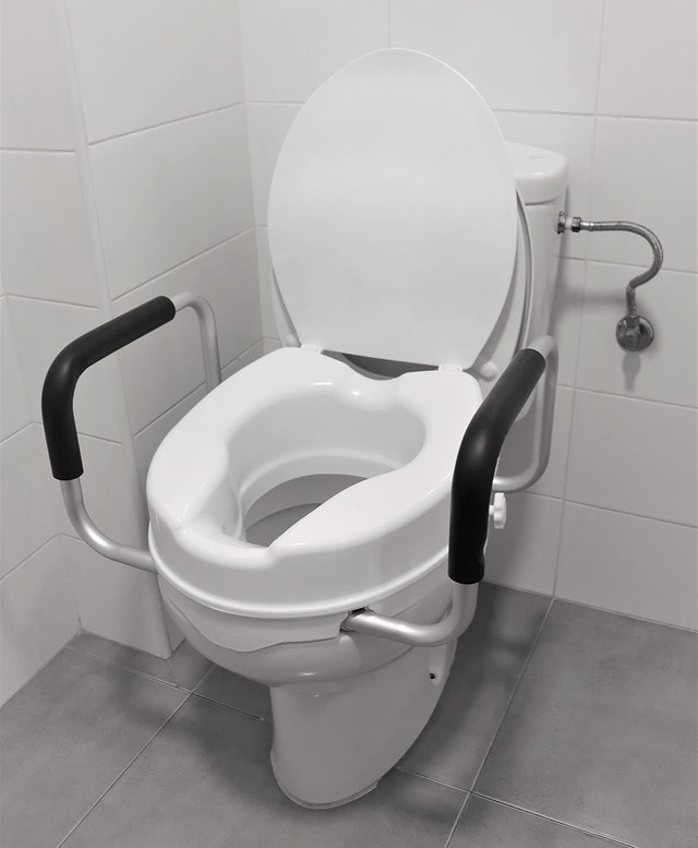 NEW PEPE - Raised Toilet Seat with Handles 4 inch - photo 2