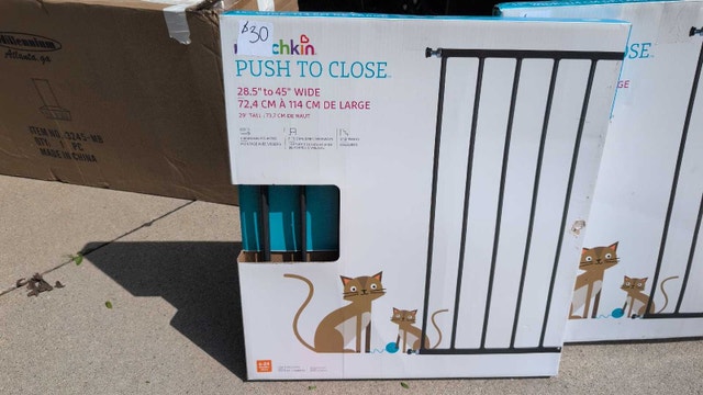 munchkin baby gate