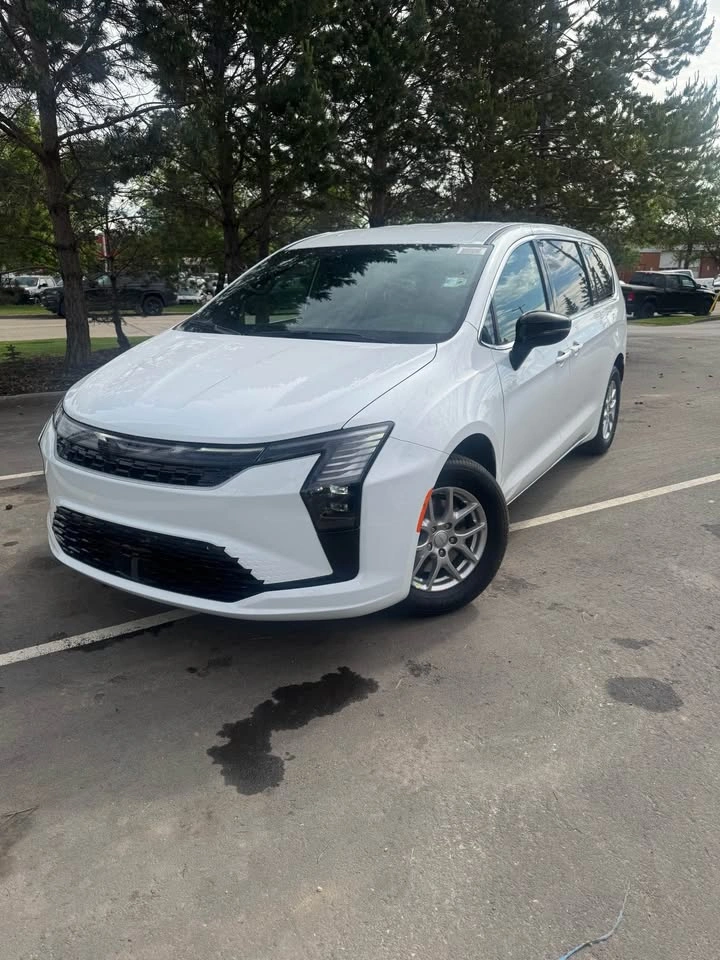 2027 Chrysler Pacifica Select