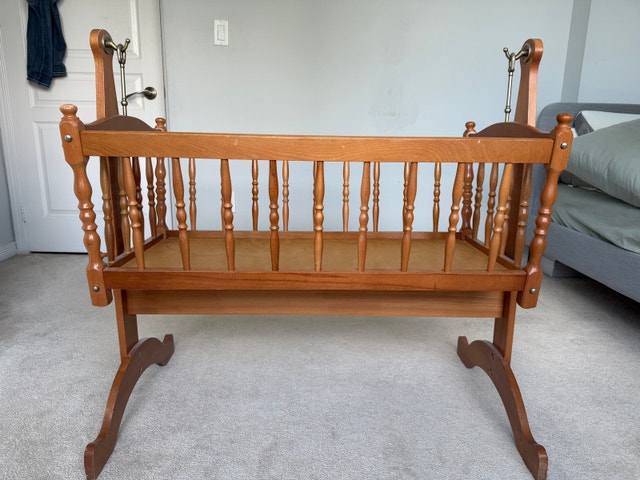 Vintage Wooden Baby Cradle / Rocking Bassinet – Solid Wood - photo 3