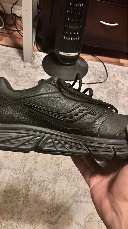 Saucony shoes size 10 - photo 2