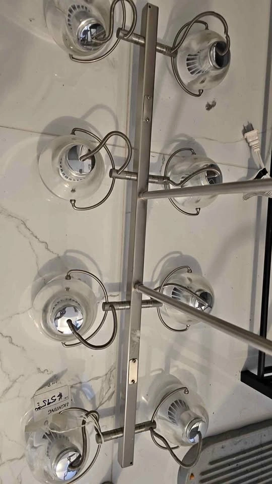 multi-light track lighting fixture