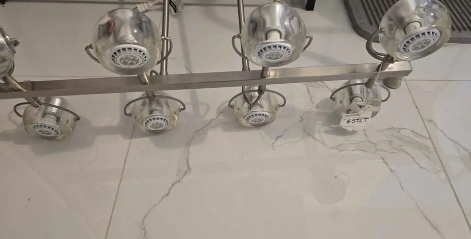 multi-light track lighting fixture - photo 2