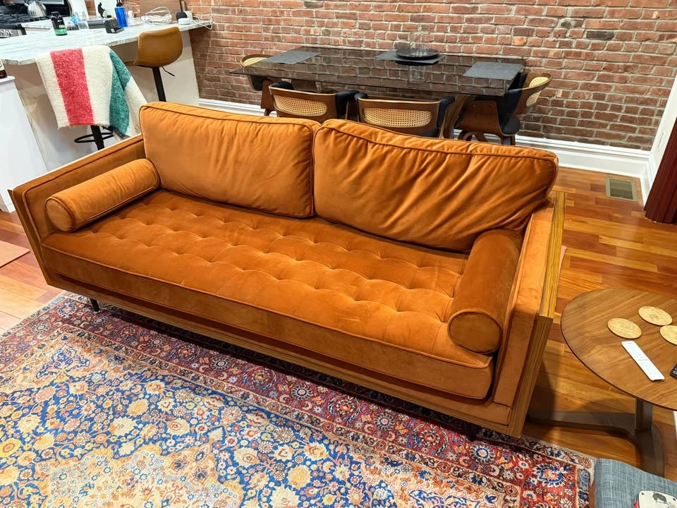 Couch - photo 2