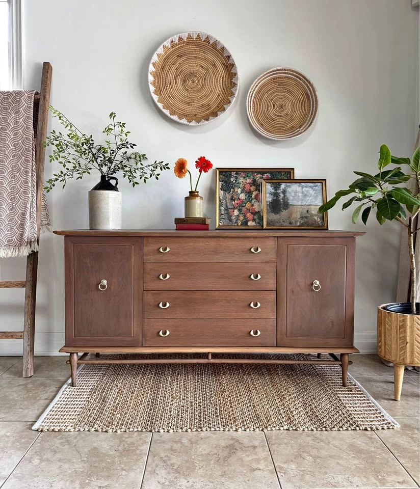 Mid-Century Modern Sideboard / Credenza