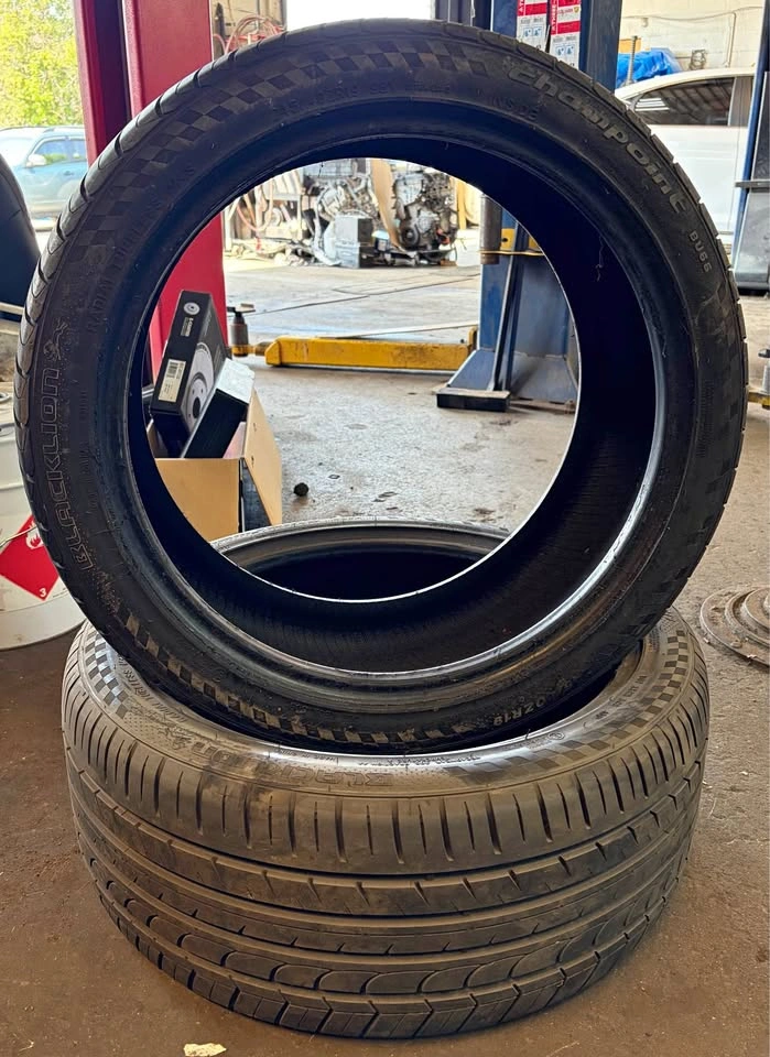 Pair of 245/40ZR19