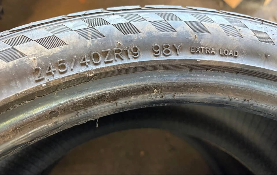 Pair of 245/40ZR19 - photo 4