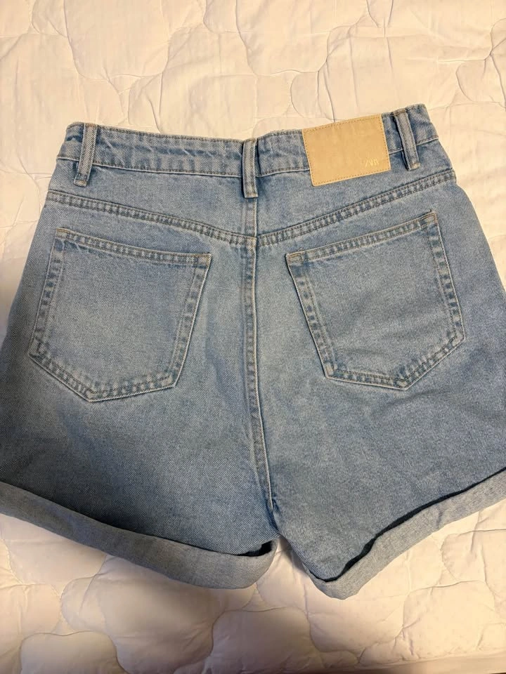 Zara Light Wash Denim Shorts – Size US 6 / EUR 38 - photo 2