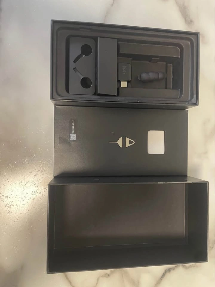 Great condition S10 Plus with accessories, cases, box - photo 5