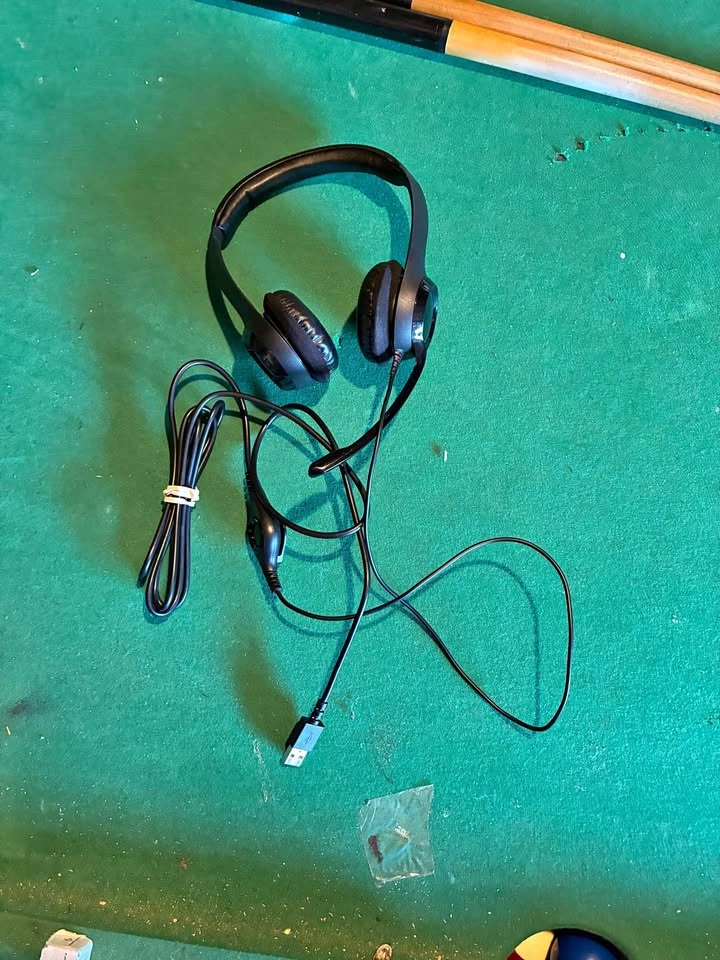 Logitech black H390 wired USB headset