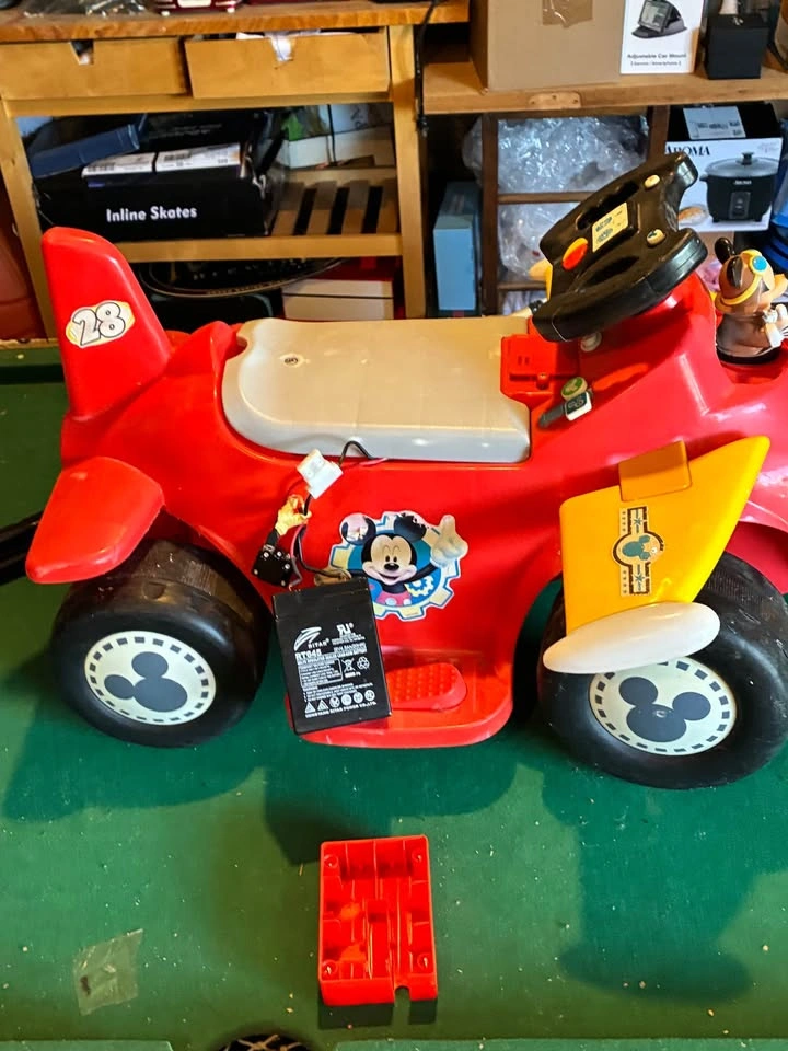 Mickey Mouse battery operated ride on toy plane - photo 4