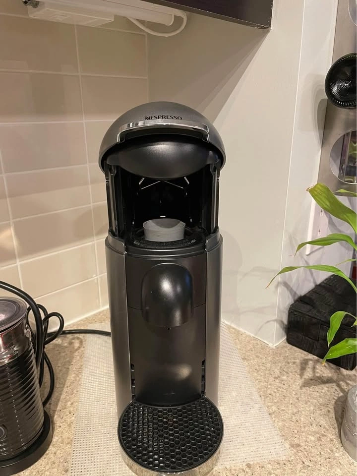 Nespresso VertuoPlus Espresso Machine by Breville plus Aeroccino - photo 2