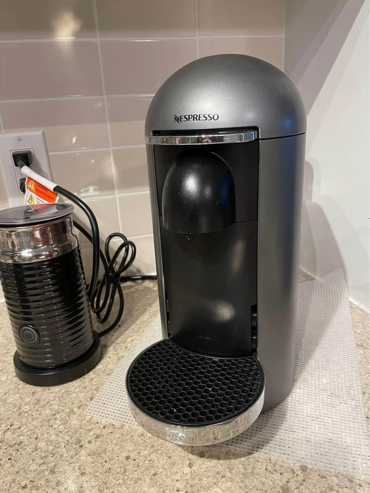 Nespresso VertuoPlus Espresso Machine by Breville plus Aeroccino - photo 3