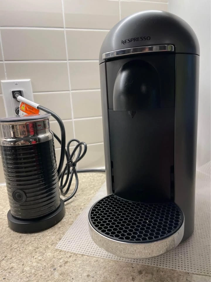 Nespresso VertuoPlus Espresso Machine by Breville plus Aeroccino - photo 5