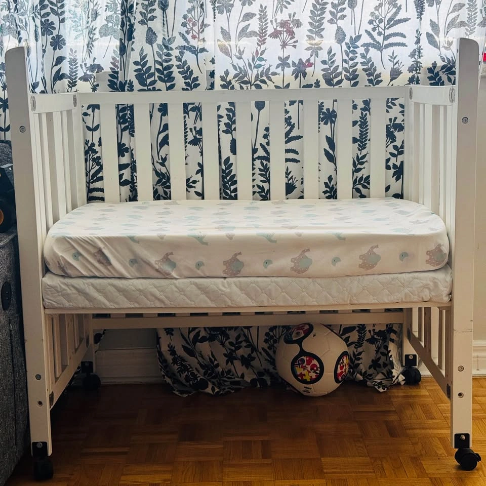 Baby Crib with Mattress (Dylan 3-in-1 Folding Convertible) - photo 2
