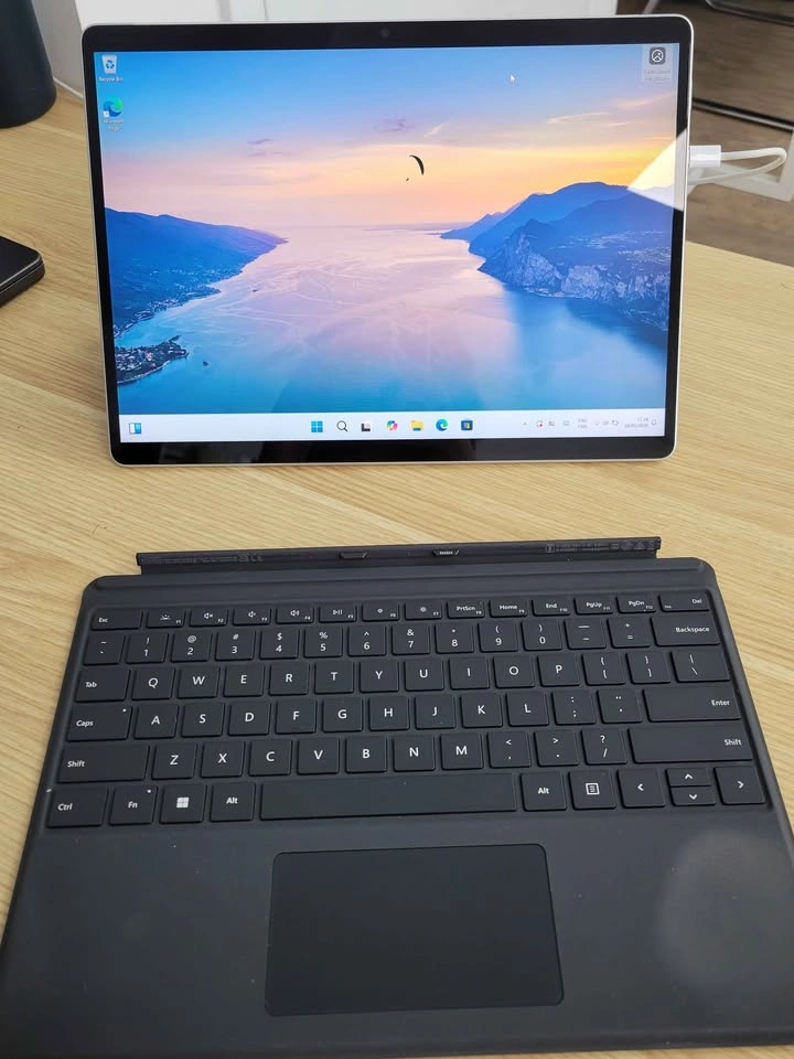 Microsoft Surface Pro 8 Touchscreen i7 11th Gen - 16GB RAM - 256 - photo 4