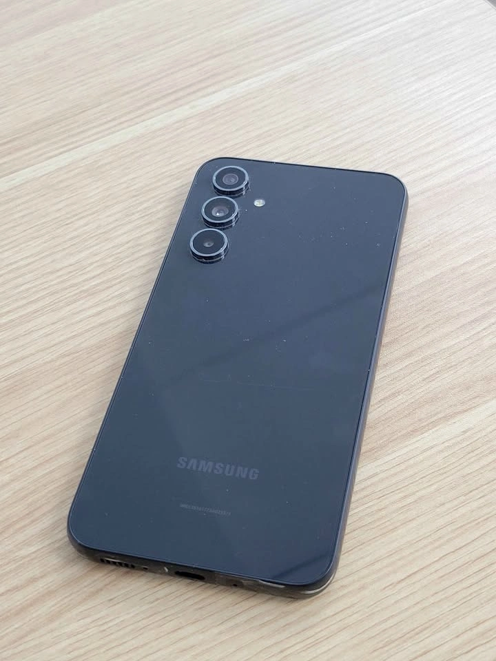 Samsung Galaxy A54 5G 128GB Unlocked – Like New - photo 2