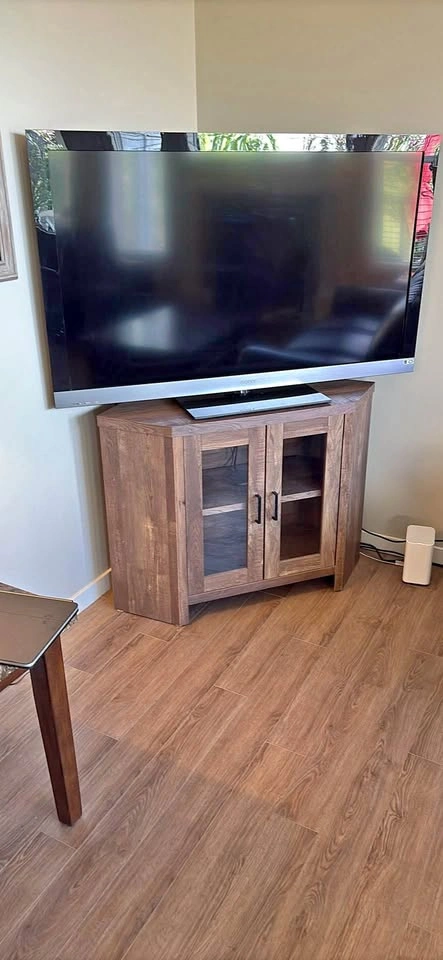 Corner Tv stand