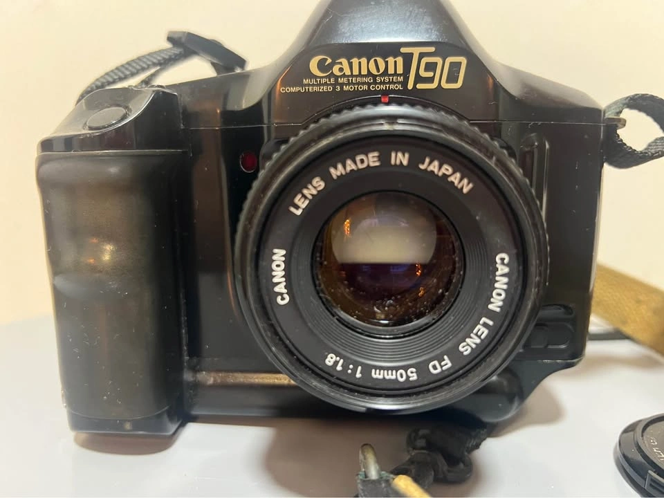 Canon T90 SLR w/ 50mm f1.8 lens and case - photo 2