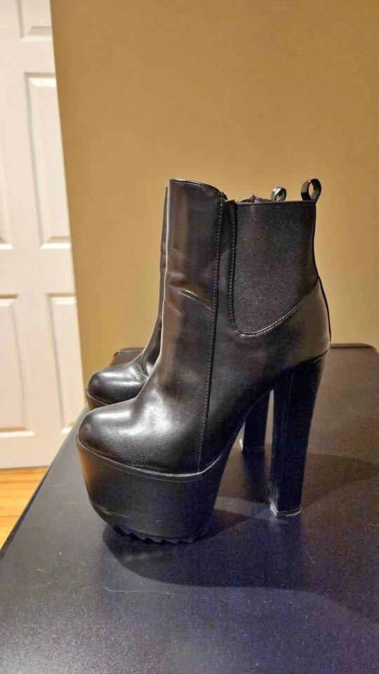 Womens - Wedges black boots
