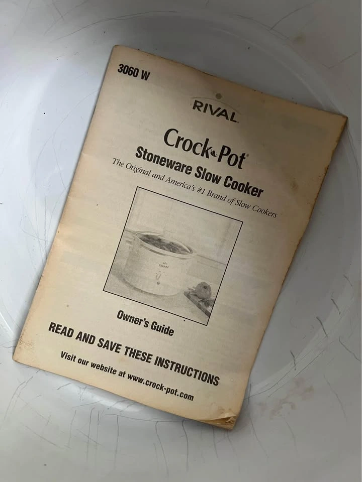 Vintage large stoneware crockpot - photo 3