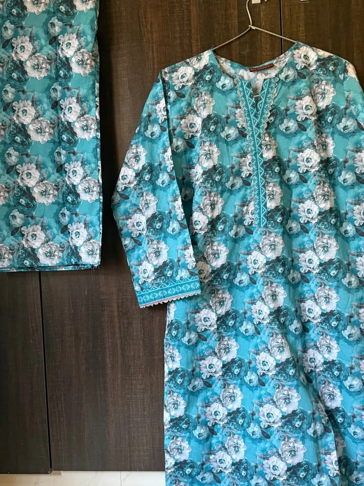 Bundle of 6 Women’s 2-Piece Suits (Lawn & Silk) - photo 4