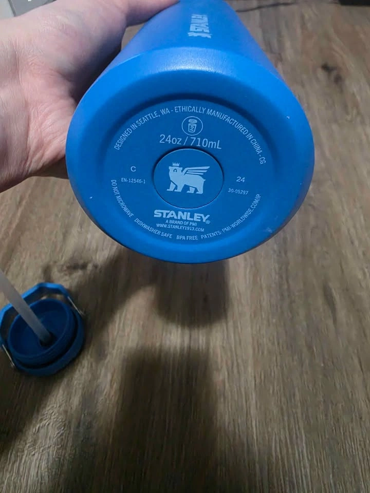 Stanley blue water bottle 24oz - photo 3