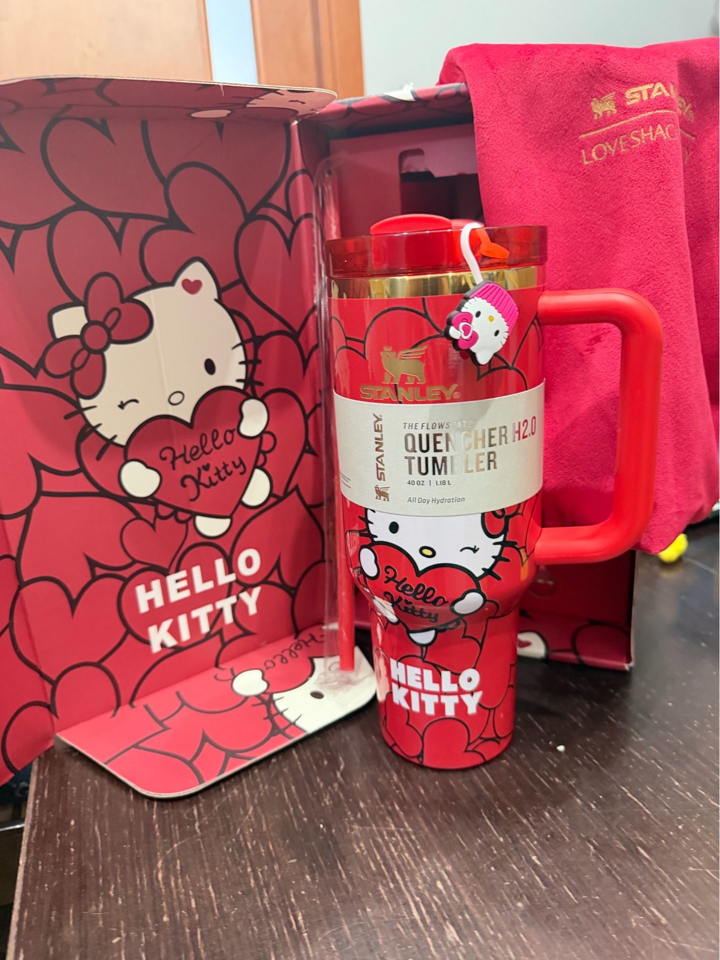 Stanley Hello Kitty Quencher H2.0 40oz Tumbler