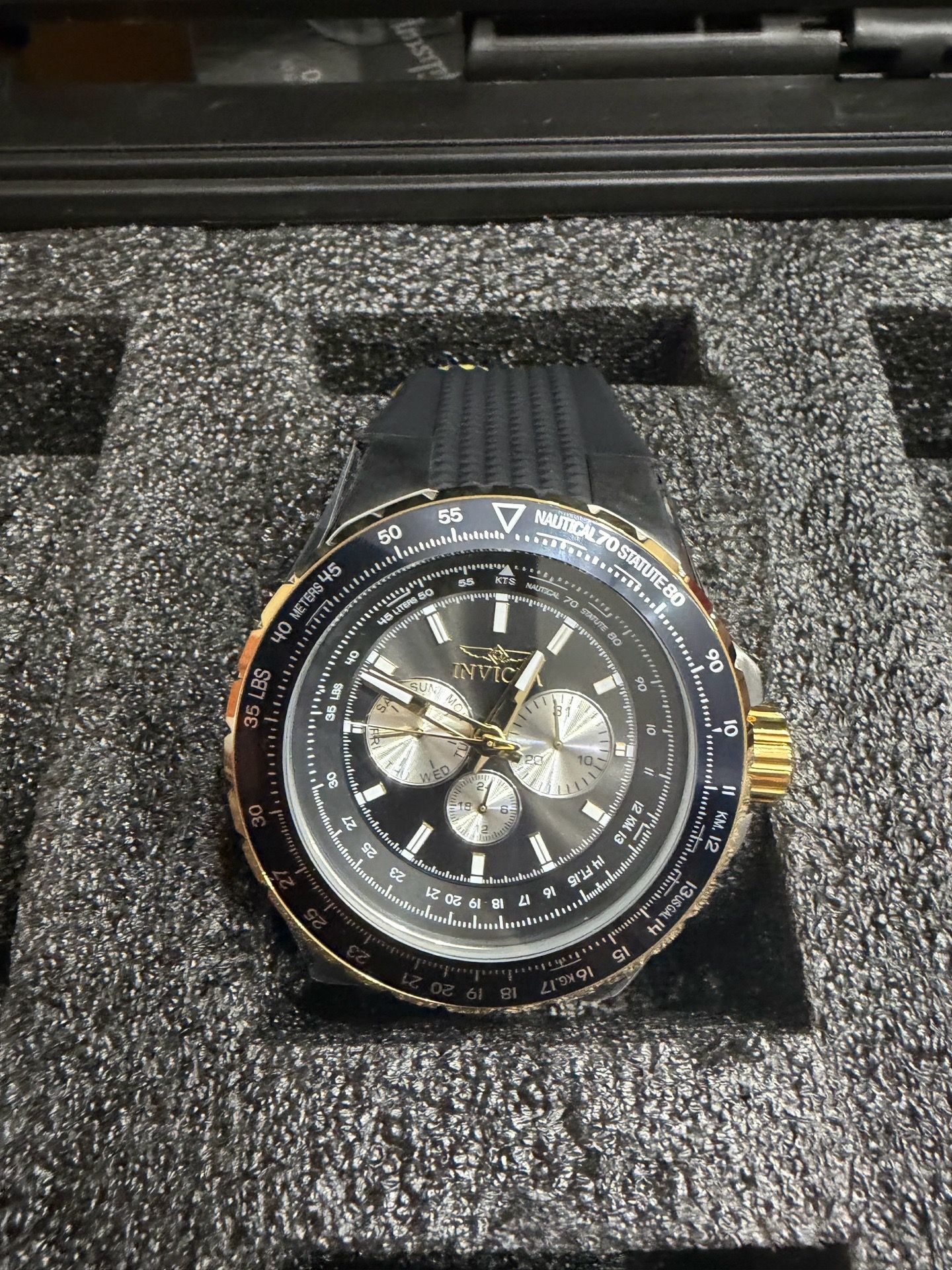 Invicta Watch : Aviator Men : Model 33029 with 8 slot dive case