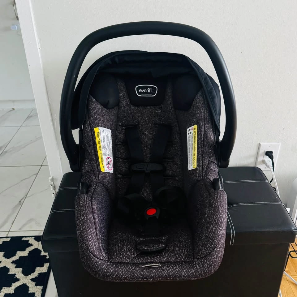 Evenflo Infant Car Seat with Base - photo 2