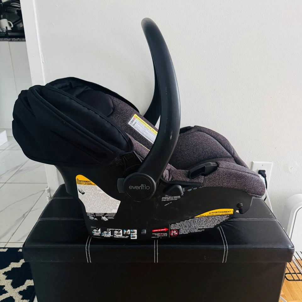 Evenflo Infant Car Seat with Base - photo 3