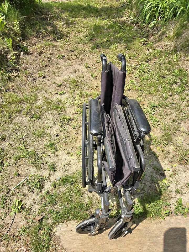 Chair with wheels
