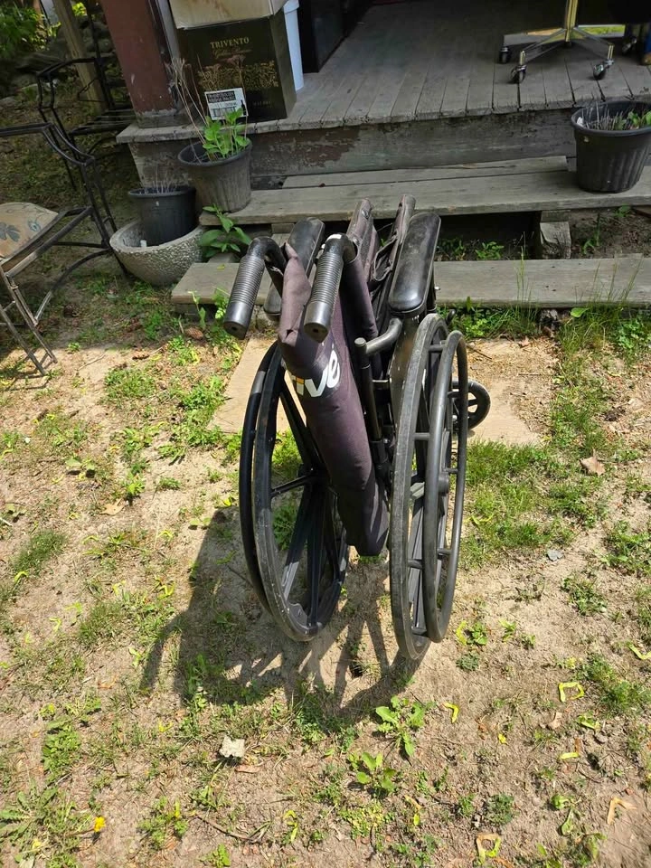 Chair with wheels - photo 2