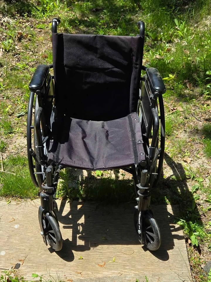 Chair with wheels - photo 3