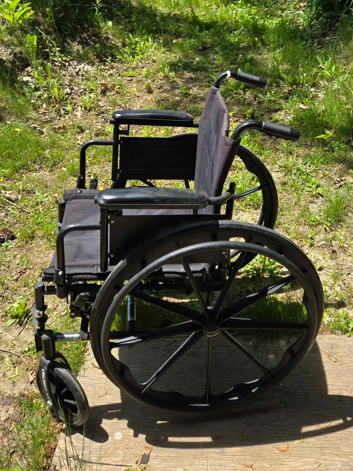 Chair with wheels - photo 4