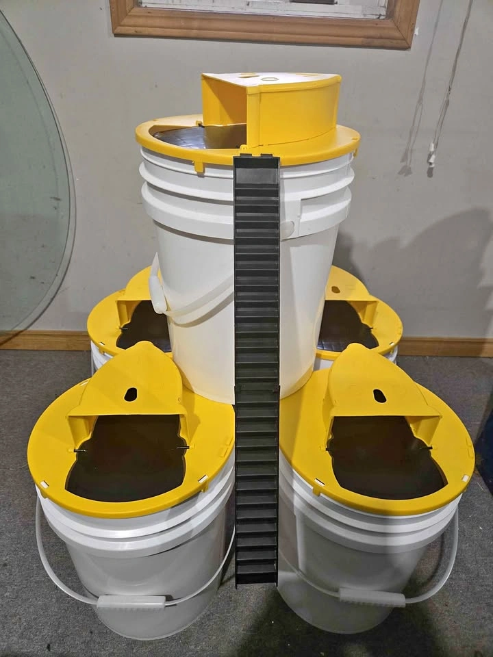 Mouse/Rat trap c/w bucket and lid (5)