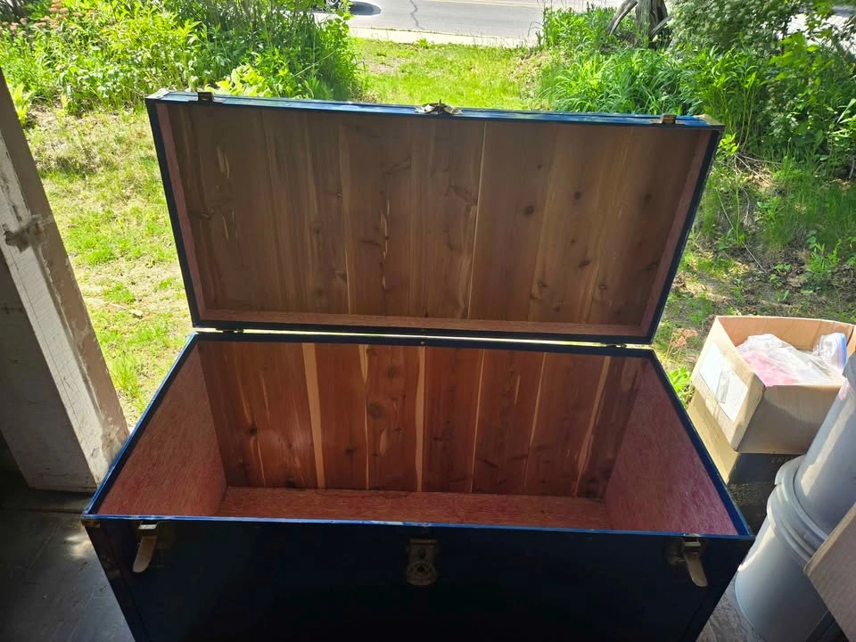 Blue Metal/Cedar Steamer Trunk - photo 2