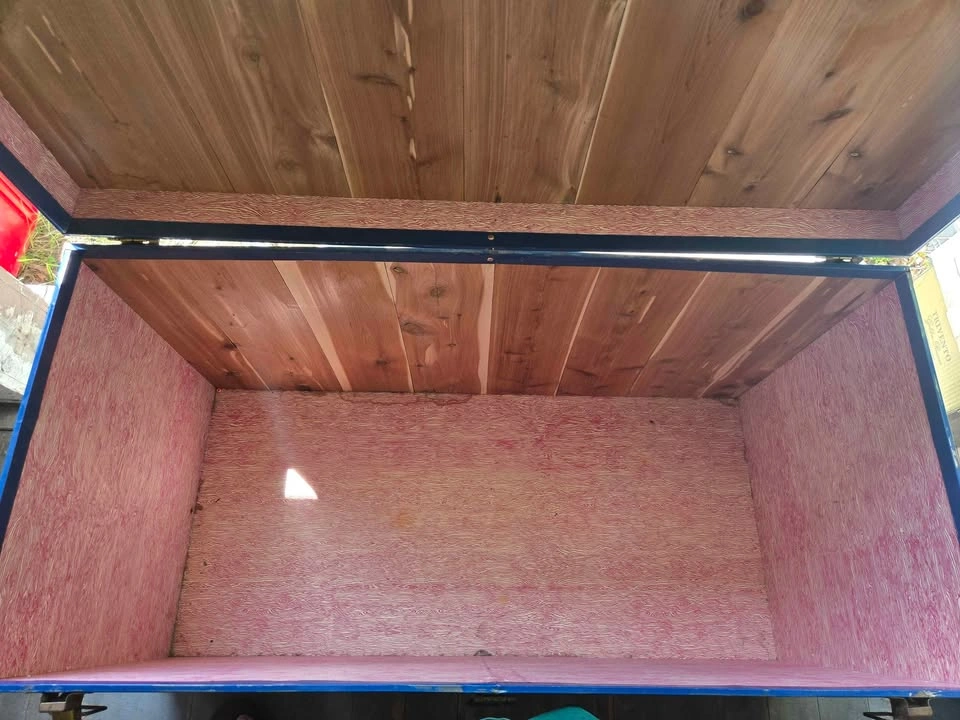 Blue Metal/Cedar Steamer Trunk - photo 3