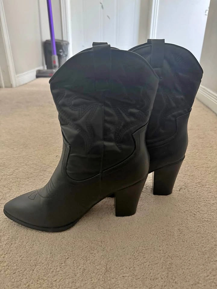 Cowboy heels size 10 women