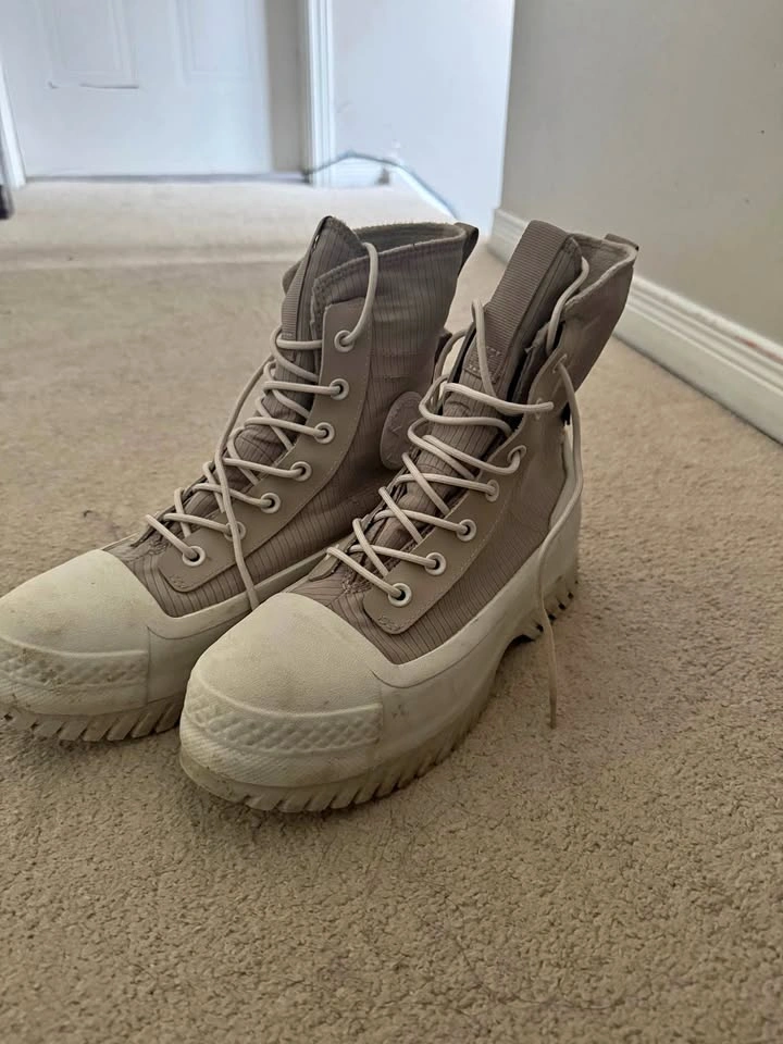 Women converse size 10 winter shoes