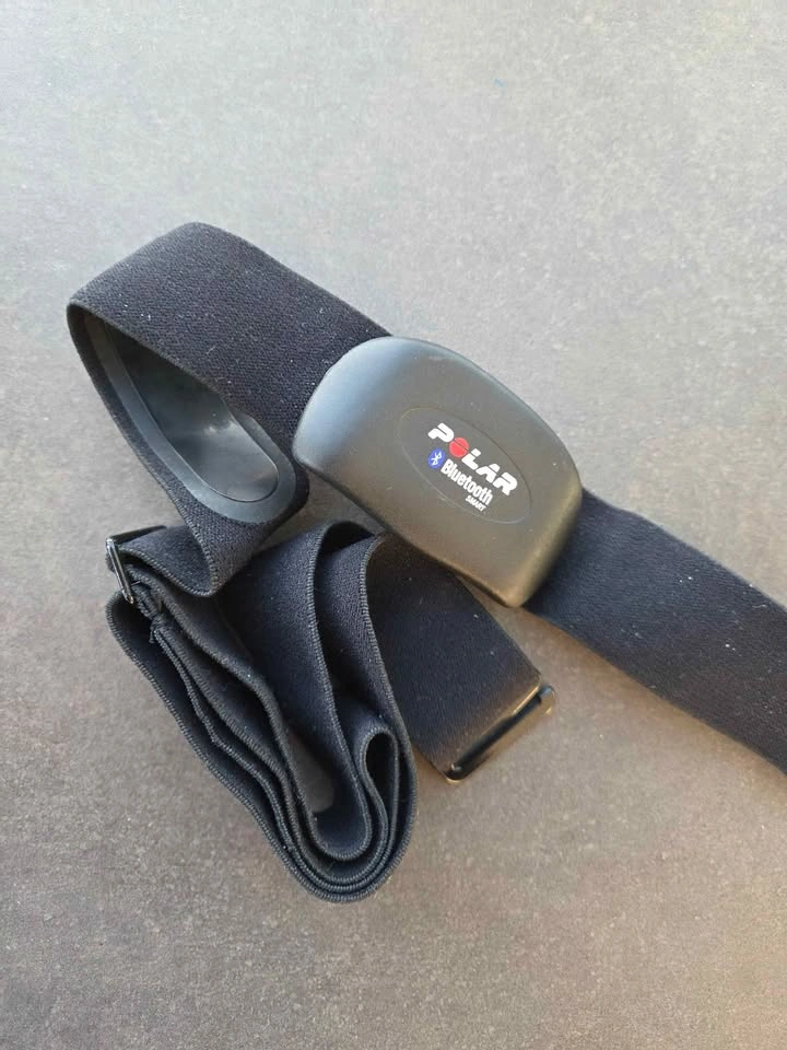 Polar M400 GPS Watch + Heart Rate Monitor Chest Strap Combo - photo 2