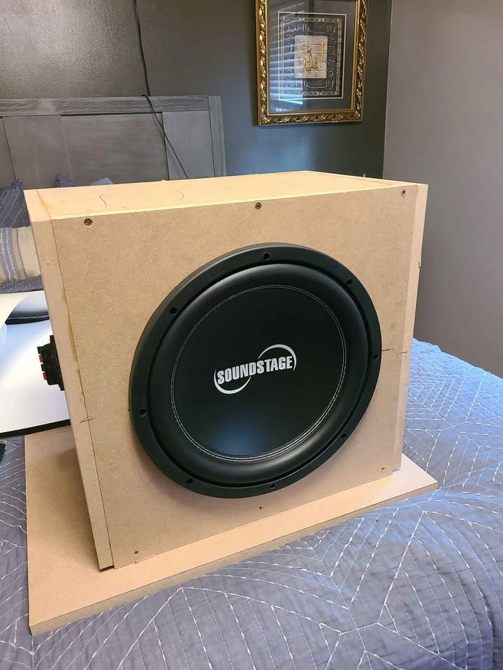 Brand-new subwoofer with custom subwoofer box