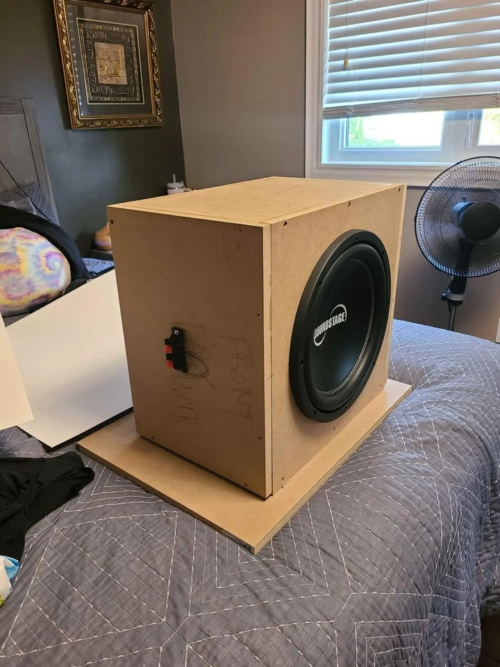 Brand-new subwoofer with custom subwoofer box - photo 2