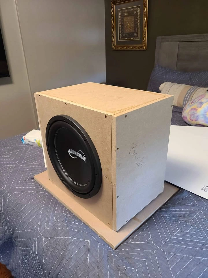 Brand-new subwoofer with custom subwoofer box - photo 3